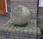 Een van de bollen waar het pand zijn bijnaam aan te danken heeft.
<br/>
Richard Keijzer, 2014-11-18